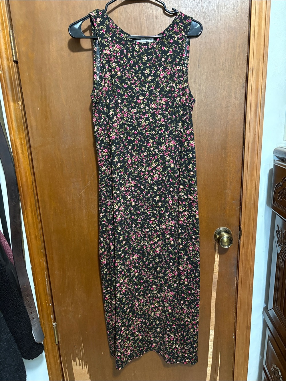 Vintage-women’s Sleeveless Black Maxi Dress with Pink Floral Print